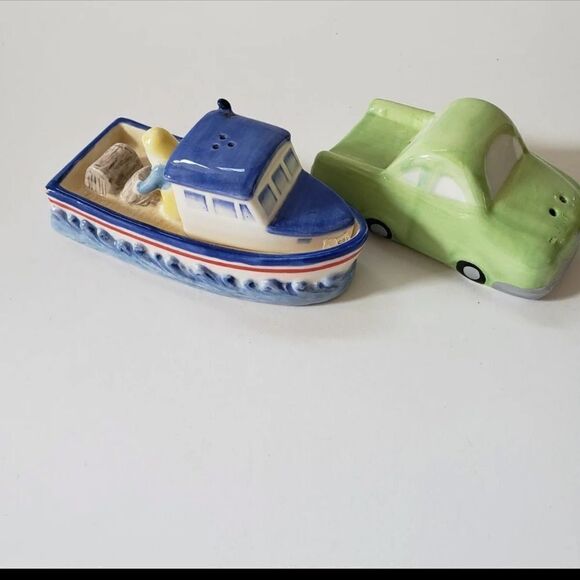 WLC Salt & Pepper Shakers - Picture 2 of 10